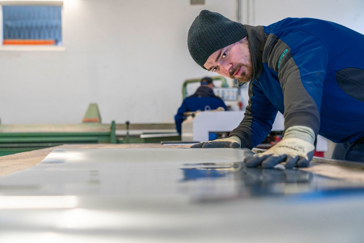 Ruhland Spenglerei Turmeinfassungen, Dachgauben, Fassadenkleidung und Schneefänge